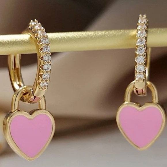 Jewelry - 💖BARBIECORE💖 -NWOT pink and gold heart earring with rhinestone accents